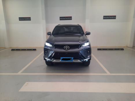 TOYOTA Hilux SW4 2.8 4P SRX 4X4 DIAMOND 7 LUGARES TURBO DIESEL AUTOMÁTICO, Foto 1