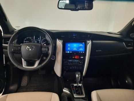 TOYOTA Hilux SW4 2.8 4P SRX 4X4 DIAMOND 7 LUGARES TURBO DIESEL AUTOMÁTICO, Foto 7