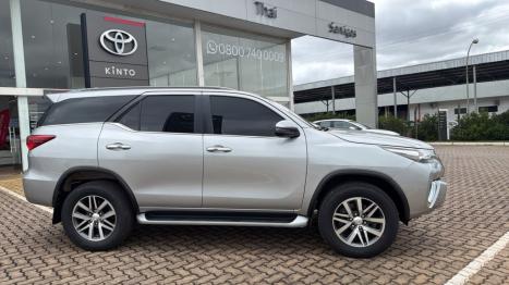 TOYOTA Hilux SW4 2.8 16V 4P SRX 4X4 7 LUGARES TURBO DIESEL AUTOMÁTICO, Foto 4