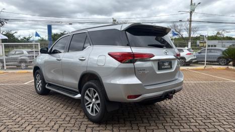 TOYOTA Hilux SW4 2.8 16V 4P SRX 4X4 7 LUGARES TURBO DIESEL AUTOMÁTICO, Foto 5