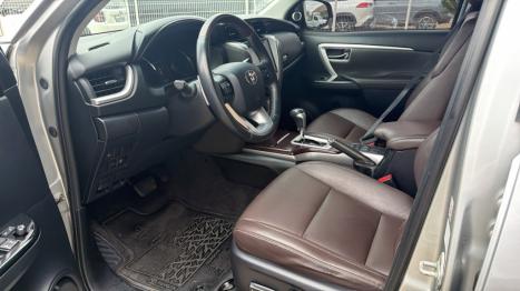 TOYOTA Hilux SW4 2.8 16V 4P SRX 4X4 7 LUGARES TURBO DIESEL AUTOMÁTICO, Foto 9