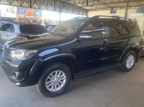 TOYOTA Hilux SW4 3.0 16V 4P SRV 4X4 7 LUGARES TURBO DIESEL AUTOMTICO, Foto 3