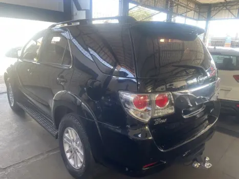 TOYOTA Hilux SW4 3.0 16V 4P SRV 4X4 7 LUGARES TURBO DIESEL AUTOMTICO, Foto 4