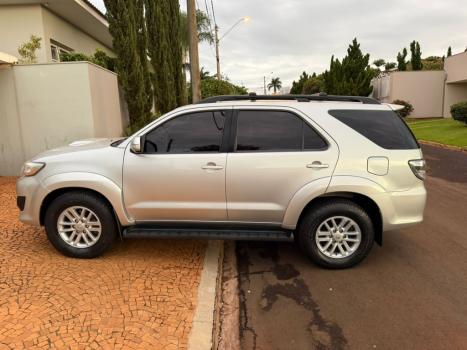 TOYOTA Hilux SW4 3.0 16V 4P SRV 4X4 7 LUGARES TURBO DIESEL AUTOM�TICO, Foto 4