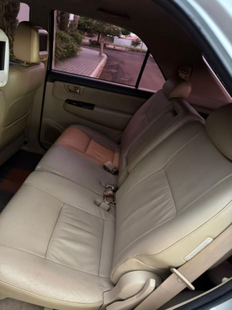 TOYOTA Hilux SW4 3.0 16V 4P SRV 4X4 7 LUGARES TURBO DIESEL AUTOM�TICO, Foto 9