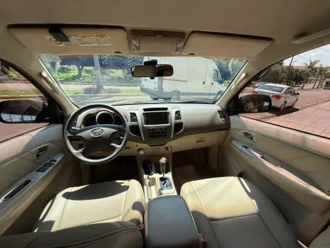 TOYOTA Hilux SW4 3.0 16V 4P SRV 4X4 7 LUGARES TURBO DIESEL AUTOM�TICO, Foto 7