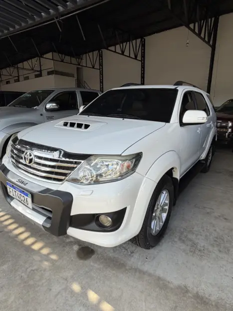 TOYOTA Hilux SW4 3.0 16V 4P SRV 4X4 TURBO DIESEL AUTOM�TICO, Foto 2