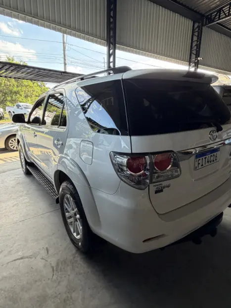 TOYOTA Hilux SW4 3.0 16V 4P SRV 4X4 TURBO DIESEL AUTOM�TICO, Foto 3