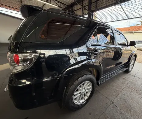 TOYOTA Hilux SW4 3.0 V6 12V 4P SRV 4X4 TURBO DIESEL AUTOM�TICO, Foto 6