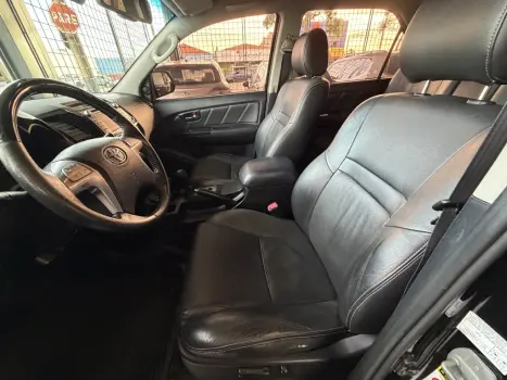 TOYOTA Hilux SW4 3.0 V6 12V 4P SRV 4X4 TURBO DIESEL AUTOM�TICO, Foto 12
