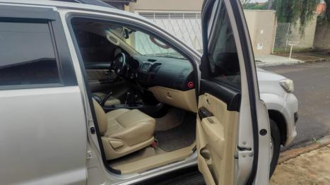 TOYOTA Hilux SW4 3.0 16V 4P SRV 4X4 7 LUGARES TURBO DIESEL AUTOM�TICO, Foto 4