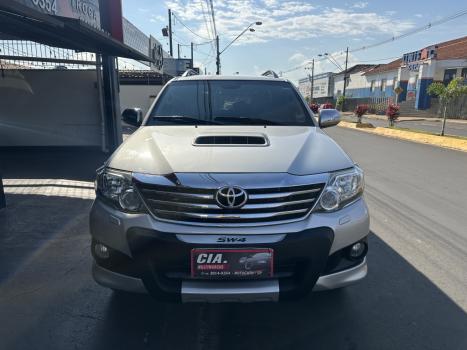 TOYOTA Hilux SW4 3.0 16V 4P SRV 4X4 7 LUGARES TURBO DIESEL AUTOM�TICO, Foto 3