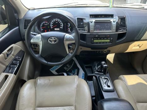 TOYOTA Hilux SW4 3.0 16V 4P SRV 4X4 7 LUGARES TURBO DIESEL AUTOM�TICO, Foto 16