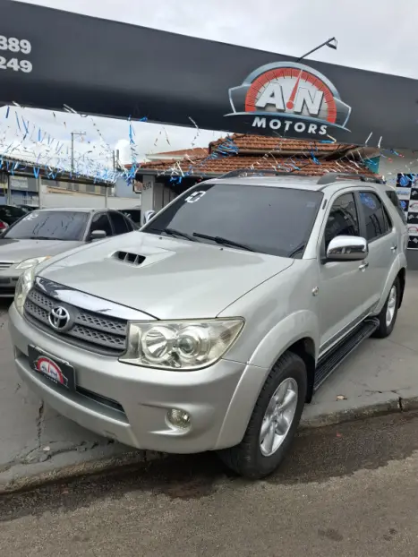 TOYOTA Hilux SW4 3.0 16V 4P SRV 4X4 7 LUGARES TURBO DIESEL AUTOMÁTICO, Foto 1