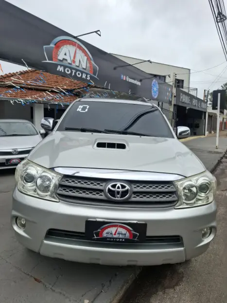 TOYOTA Hilux SW4 3.0 16V 4P SRV 4X4 7 LUGARES TURBO DIESEL AUTOMÁTICO, Foto 2