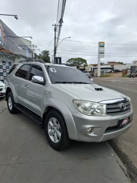 TOYOTA Hilux SW4 3.0 16V 4P SRV 4X4 7 LUGARES TURBO DIESEL AUTOMÁTICO, Foto 3