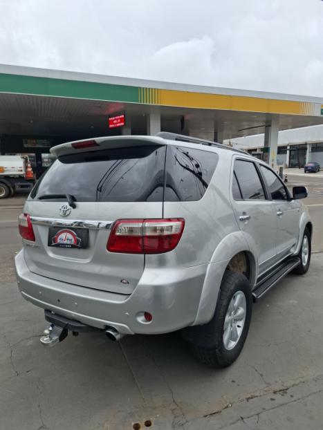 TOYOTA Hilux SW4 3.0 16V 4P SRV 4X4 7 LUGARES TURBO DIESEL AUTOMÁTICO, Foto 4