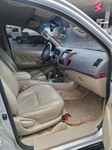 TOYOTA Hilux SW4 3.0 16V 4P SRV 4X4 7 LUGARES TURBO DIESEL AUTOMÁTICO, Foto 8