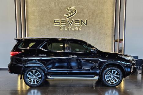 TOYOTA Hilux SW4 4.0 V6 24V 4P SRX 4X4 7 LUGARES AUTOM�TICO, Foto 6