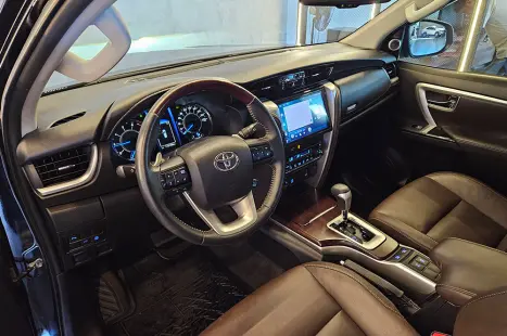 TOYOTA Hilux SW4 4.0 V6 24V 4P SRX 4X4 7 LUGARES AUTOM�TICO, Foto 13