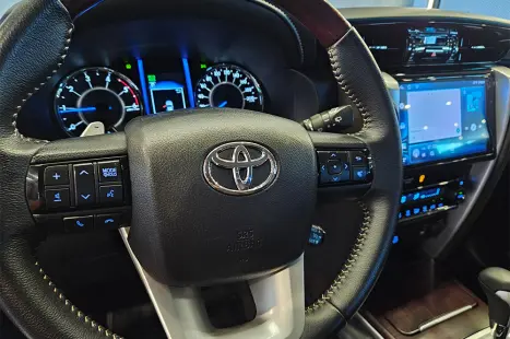 TOYOTA Hilux SW4 4.0 V6 24V 4P SRX 4X4 7 LUGARES AUTOM�TICO, Foto 16