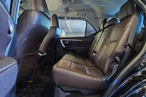 TOYOTA Hilux SW4 4.0 V6 24V 4P SRX 4X4 7 LUGARES AUTOM�TICO, Foto 18