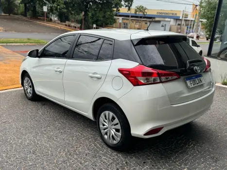 TOYOTA Yaris Hatch 1.3 16V 4P FLEX XL MULTIDRIVE AUTOM�TICO CVT, Foto 4