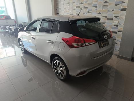 TOYOTA Yaris Hatch 1.3 16V 4P FLEX XL MULTIDRIVE AUTOM�TICO CVT, Foto 5