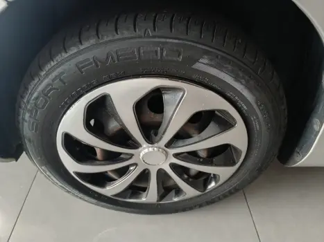 TOYOTA Yaris Hatch 1.3 16V 4P FLEX XL MULTIDRIVE AUTOM�TICO CVT, Foto 17