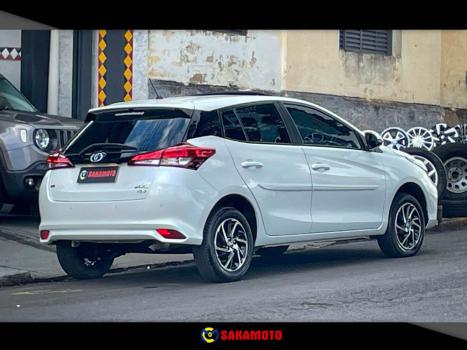 TOYOTA Yaris Hatch 1.5 16V 4P FLEX XLS CONNECT MULTIDRIVE AUTOM�TICO CVT, Foto 2