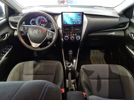 TOYOTA Yaris Hatch 1.5 16V 4P FLEX XL MULTIDRIVE AUTOM�TICO CVT, Foto 5