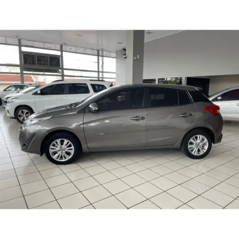 TOYOTA Yaris Hatch 1.3 16V 4P FLEX XL PLUS TECH MULTIDRIVE AUTOM�TICO CVT, Foto 4
