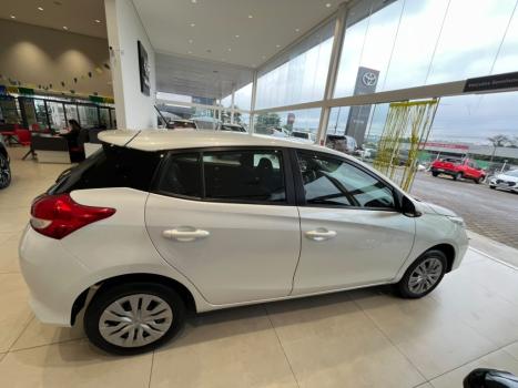 TOYOTA Yaris Hatch 1.5 16V 4P FLEX XL MULTIDRIVE AUTOM�TICO CVT, Foto 4