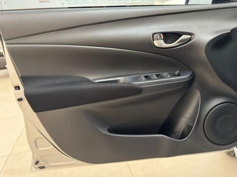 TOYOTA Yaris Sedan 1.3 16V 4P FLEX XL MULTIDRIVE AUTOMTICO CVT, Foto 9