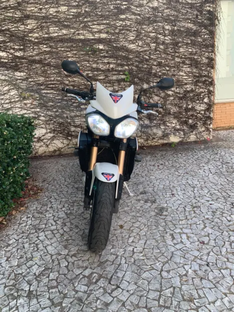 TRIUMPH Speed Triple 1050 , Foto 2