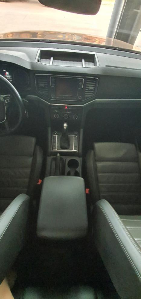 VOLKSWAGEN Amarok 3.0 V6 CABINE DUPLA HIGHLINE 4X4 TURBO INTERCOOLER AUTOMÁTICO, Foto 10 VOLKSWAGEN Amarok 3.0 V6 CABINE DUPLA HIGHLINE 4X4 TURBO INTERCOOLER AUTOMÁTICO, Foto 10