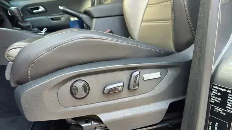 VOLKSWAGEN Amarok 3.0 V6 CABINE DUPLA HIGHLINE 4X4 TURBO INTERCOOLER AUTOMTICO, Foto 6