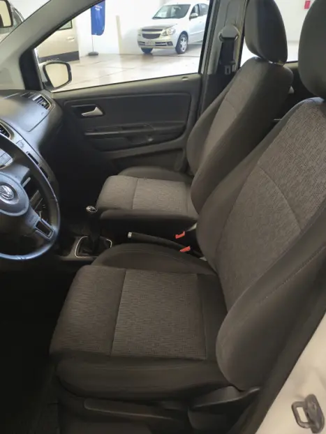 VOLKSWAGEN Fox 1.6 4P TREND FLEX, Foto 11