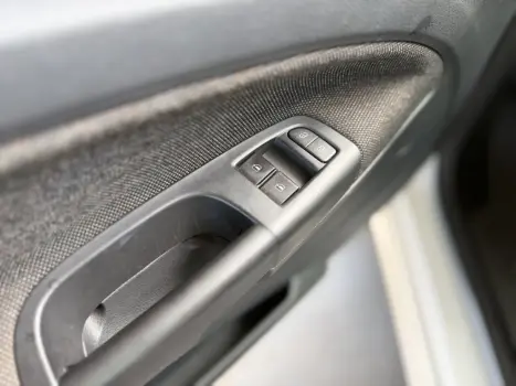 VOLKSWAGEN Saveiro 1.6 16V FLEX MSI TRENDLINE CABINE SIMPLES, Foto 2