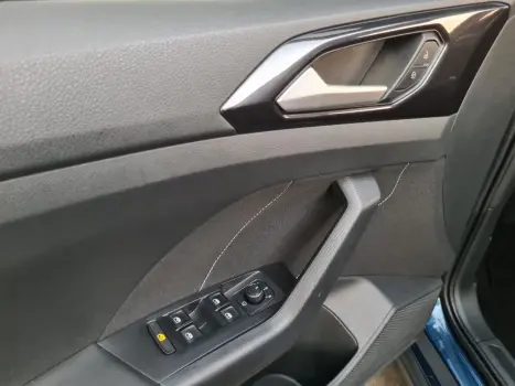 VOLKSWAGEN T-Cross 1.4 4P 250 TSI FLEX HIGHLINE AUTOM�TICO, Foto 17