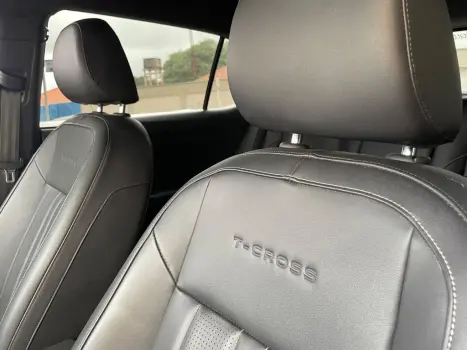 VOLKSWAGEN T-Cross 1.4 4P 250 TSI FLEX HIGHLINE AUTOM�TICO, Foto 14