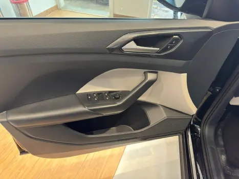 VOLKSWAGEN T-Cross 1.4 4P 250 TSI FLEX HIGHLINE AUTOM�TICO, Foto 7