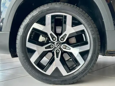 VOLKSWAGEN Taos 1.4 16V 4P FLEX 250 TSI HIGHLINE AUTOM�TICO, Foto 13