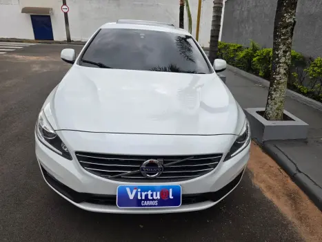 VOLVO S60 2.0 4P T4 MOMENTUM TURBO AUTOMÁTICO, Foto 2