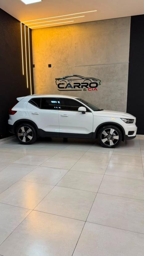 VOLVO XC40 2.0 16V 4P T5 TURBO MOMENTUM AWD GEARTRONIC AUTOM�TICO, Foto 4