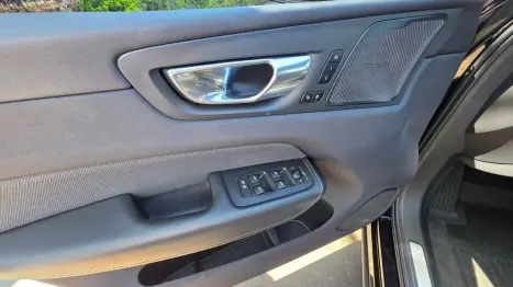 VOLVO XC60 2.0 16V 4P T8 HYBRID R-DESIGN AWD GEARTRONIC AUTOMTICO, Foto 12