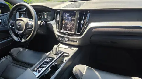 VOLVO XC60 2.0 16V 4P T8 HYBRID R-DESIGN AWD GEARTRONIC AUTOMTICO, Foto 17