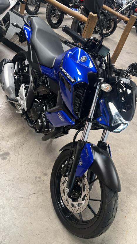 YAMAHA FZ 15 Fazer ABS, Foto 4