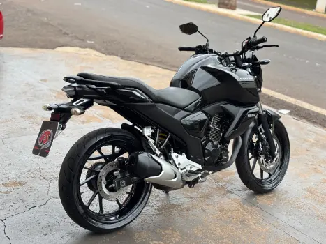 YAMAHA FZ 15 Fazer ABS, Foto 3