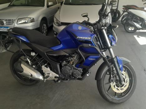 YAMAHA FZ 15 Fazer ABS, Foto 1